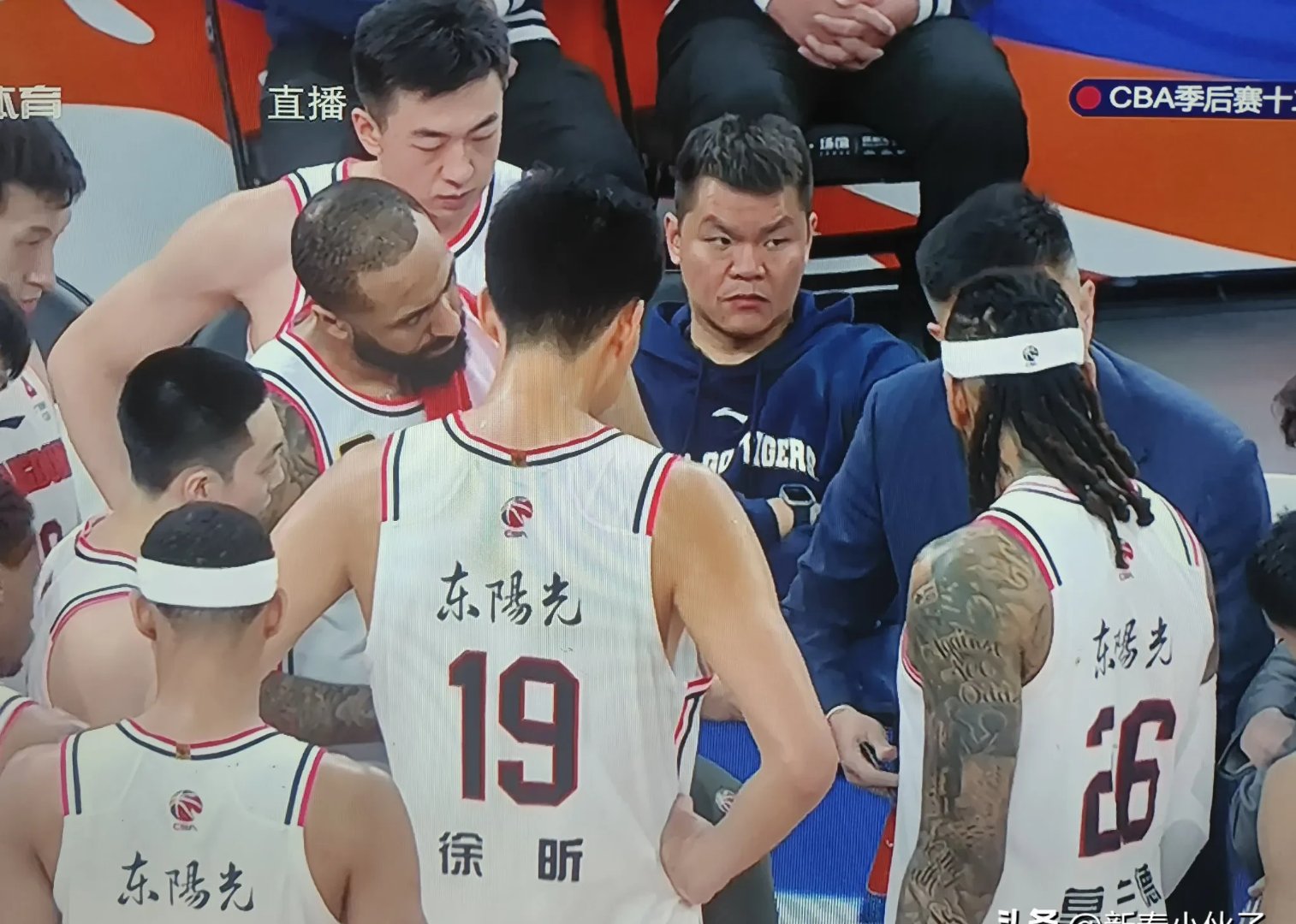 今晚突围战来临，广东宏远围绕足总杯回应争议，媒体盛赞，身体对抗强度拉满的简单介绍