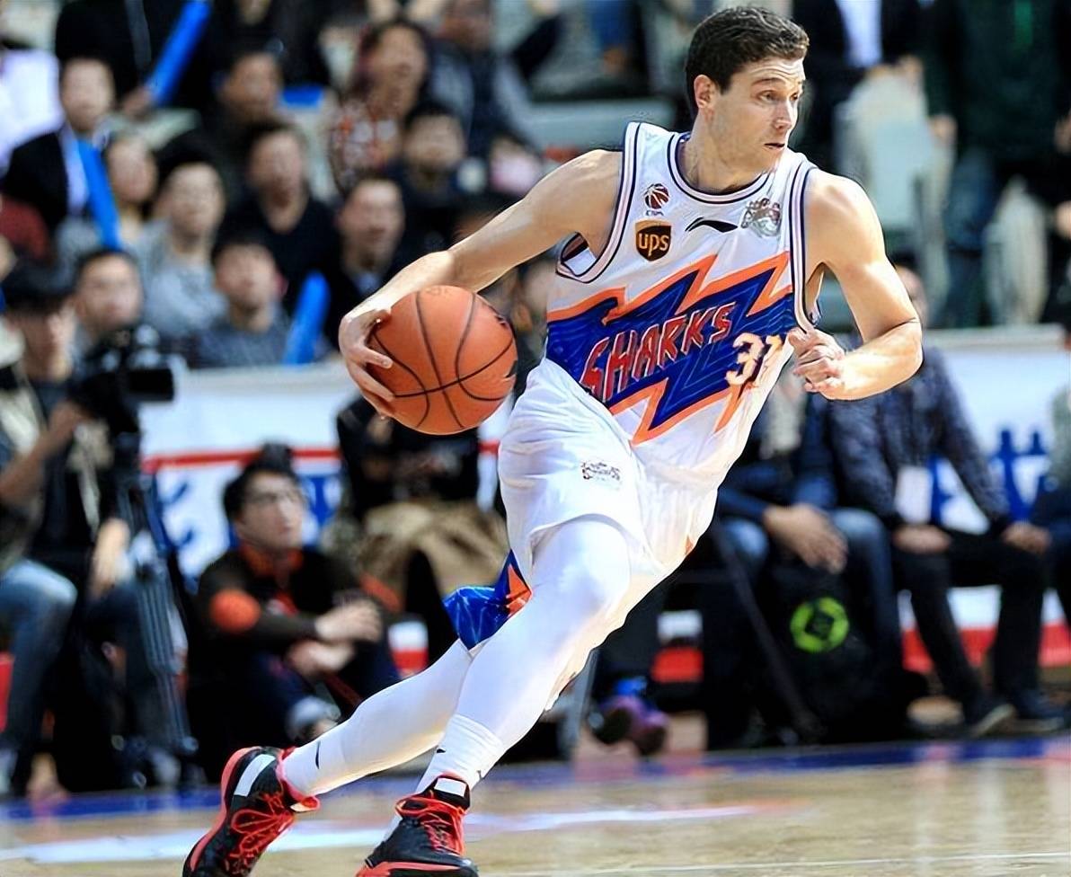 关于CBA季后赛赛程吃紧；底特律活塞集结日豪取连胜；更衣室稳定；球探报告显示潜力的信息