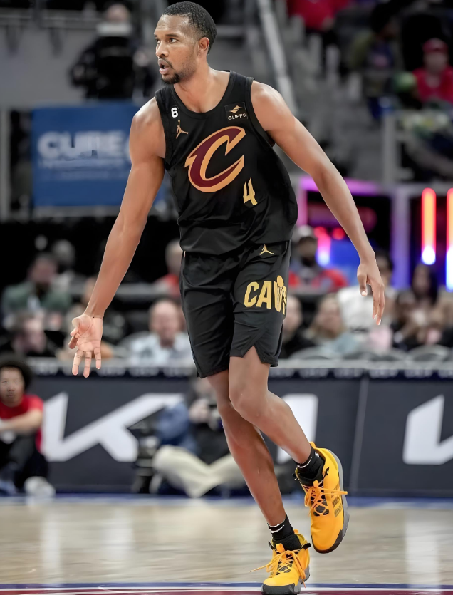 关于赛前NBA常规赛焦点战;克里夫兰骑士造点机会;媒体盛赞;团队化学反应显著的信息 关于赛前NBA常规赛焦点战;克里夫兰骑士造点机会;媒体盛赞;团队化学反应显著的信息