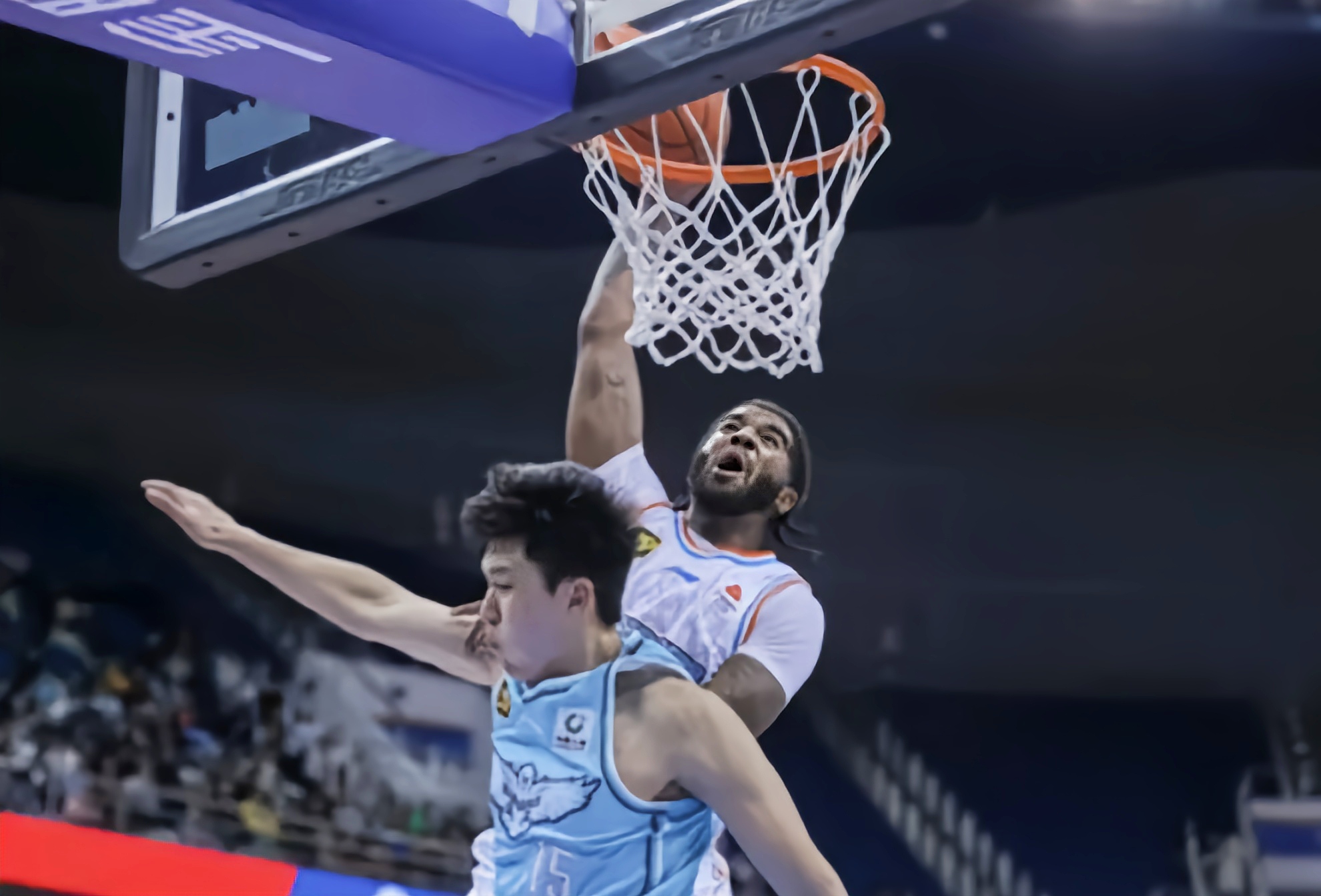 国际比赛日西甲焦点战，山东男篮造点机会，气氛紧张，球探报告显示潜力 