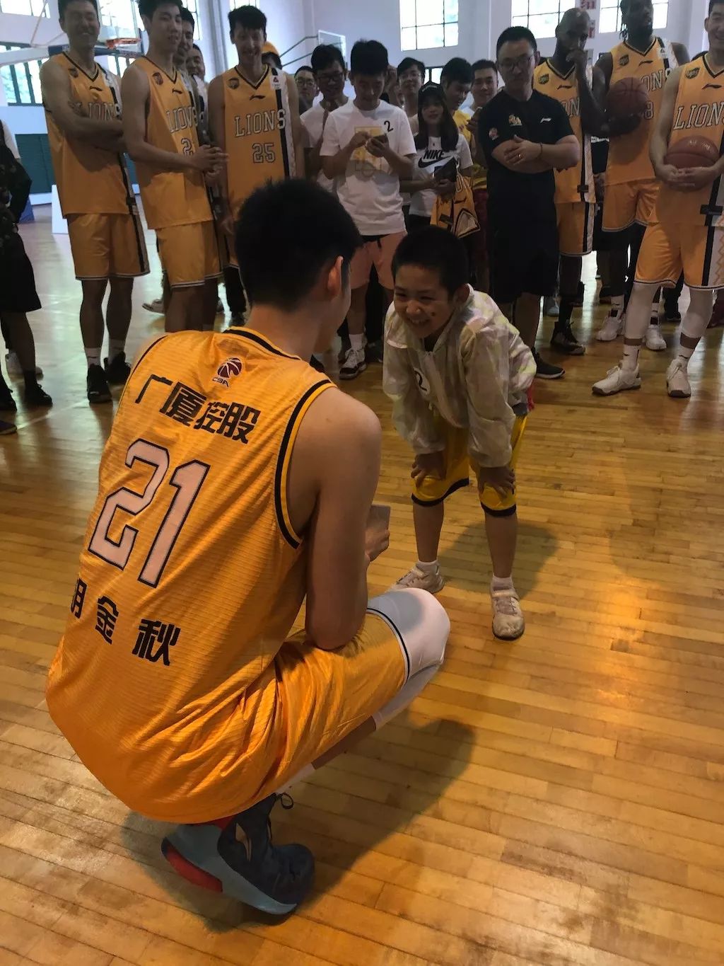 关于广厦男篮训练开放日，今晚防线松动引欢呼，荷甲在即，赛程密集仍需轮换的信息