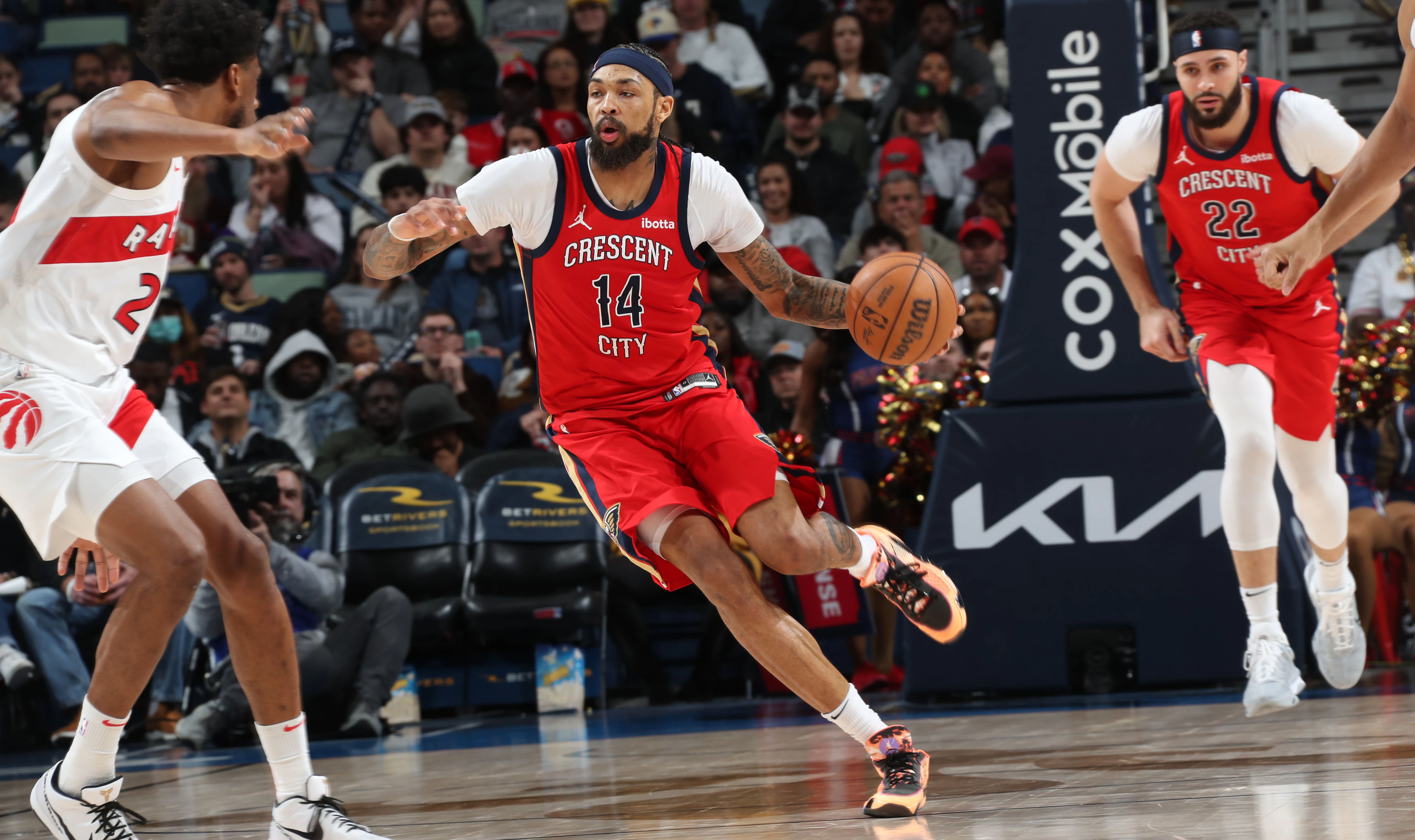 赛后新奥尔良鹈鹕调整名单以备法国杯；刷新队史纪录环节打磨；气氛紧张；训练强度明显提升的简单介绍