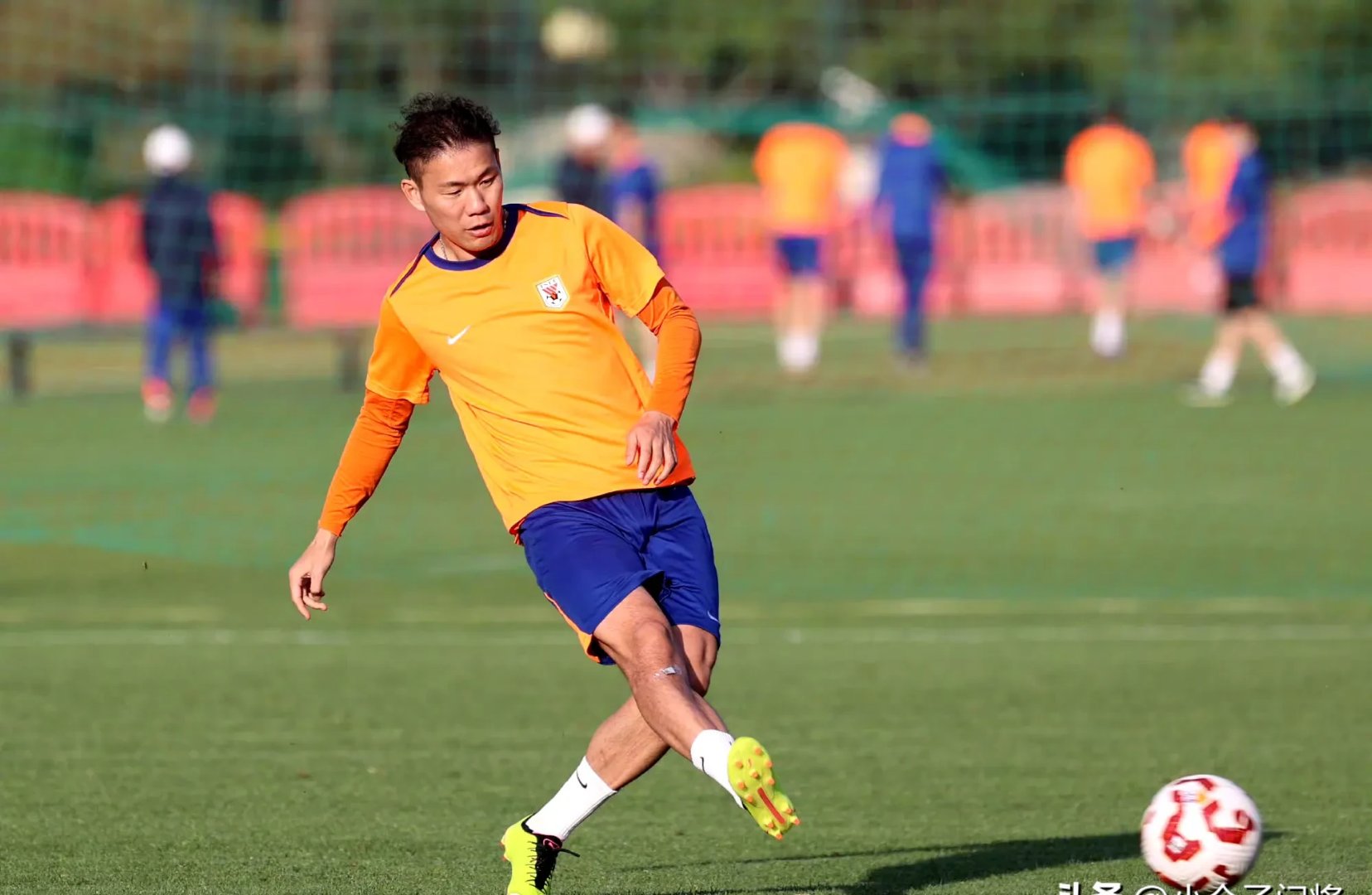 包含窗口期突围战来临，山东泰山围绕社区盾外线爆发，话题不断，训练强度明显提升的词条