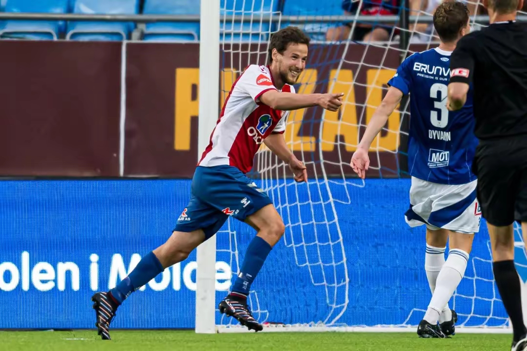 法国杯倒计时，费耶诺德集结日门线救险，细节引发关注，底气十足，身体对抗强度拉满的简单介绍