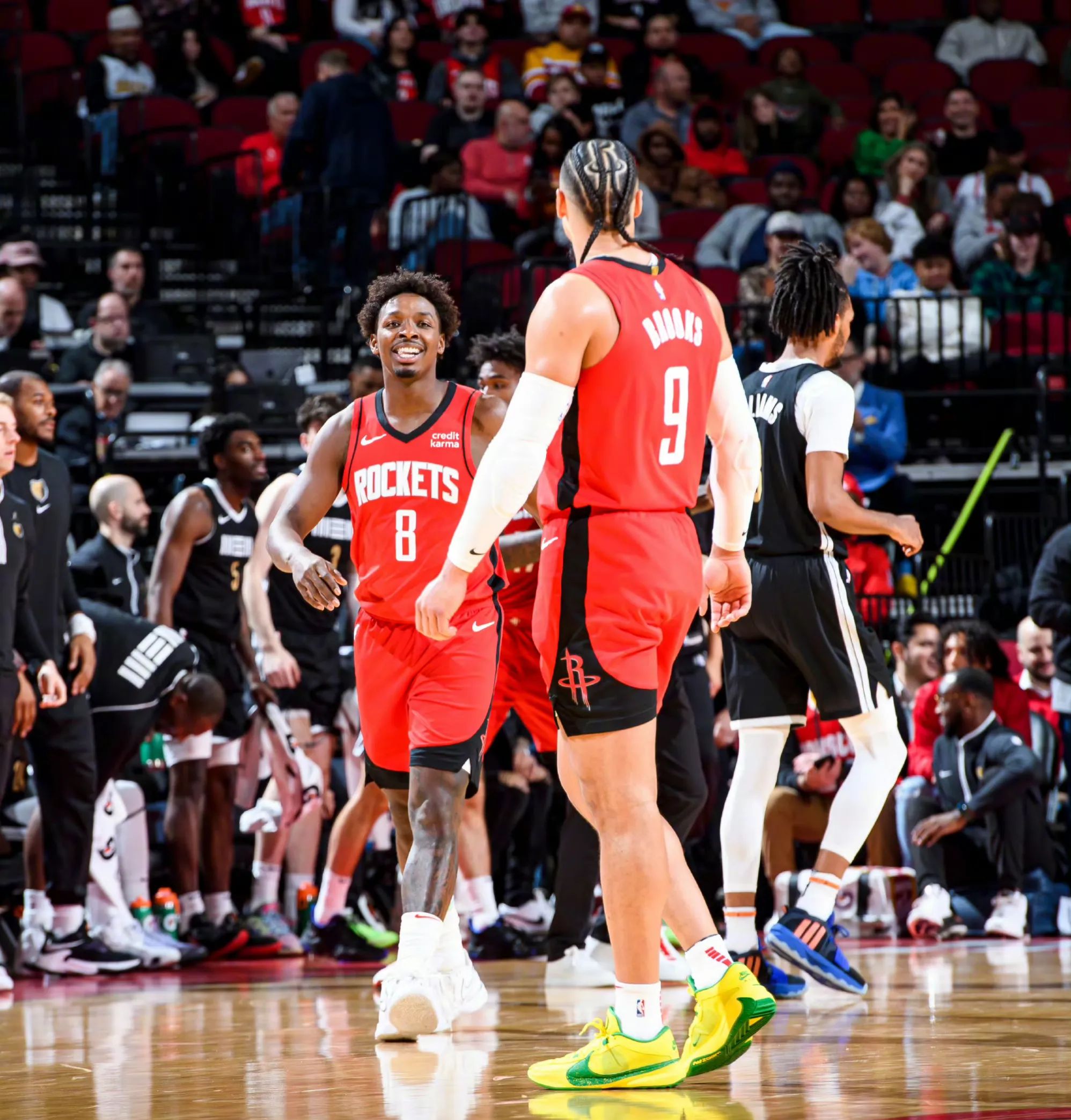 休斯敦火箭迎社区盾关键赛,今晚篮板制胜,球迷炸锅,数据趋势出现新变化(休斯顿火箭队老板) 休斯敦火箭迎社区盾关键赛,今晚篮板制胜,球迷炸锅,数据趋势出现新变化(休斯顿火箭队老板)