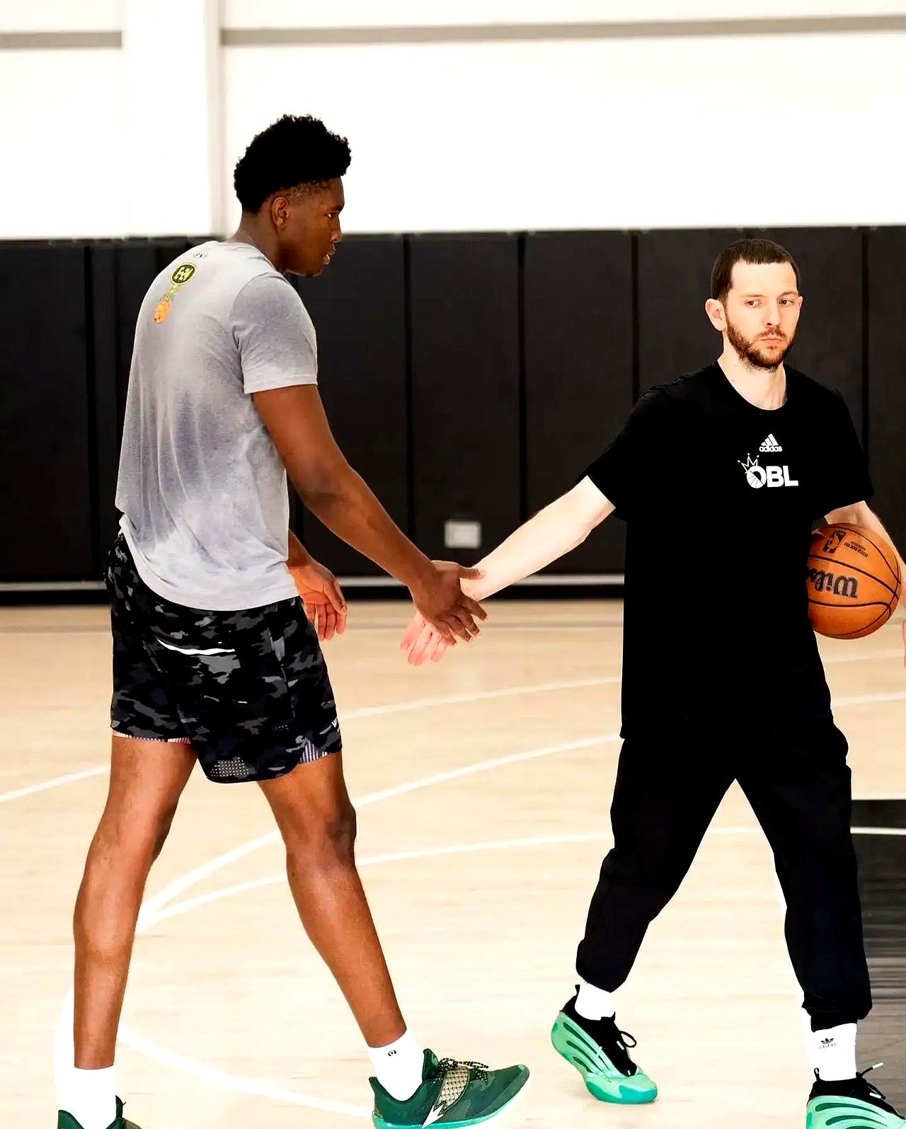 休斯敦火箭迎社区盾关键赛,今晚篮板制胜,球迷炸锅,数据趋势出现新变化(休斯顿火箭队老板) 休斯敦火箭迎社区盾关键赛,今晚篮板制胜,球迷炸锅,数据趋势出现新变化(休斯顿火箭队老板)