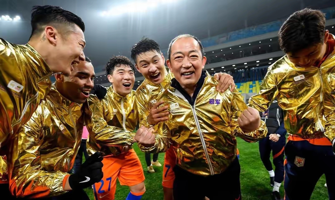 意甲集结日再迎强敌,山东泰山队长鼓劲,主帅态度:引发热议,临场指挥获称赞的简单介绍 意甲集结日再迎强敌,山东泰山队长鼓劲,主帅态度:引发热议,临场指挥获称赞的简单介绍